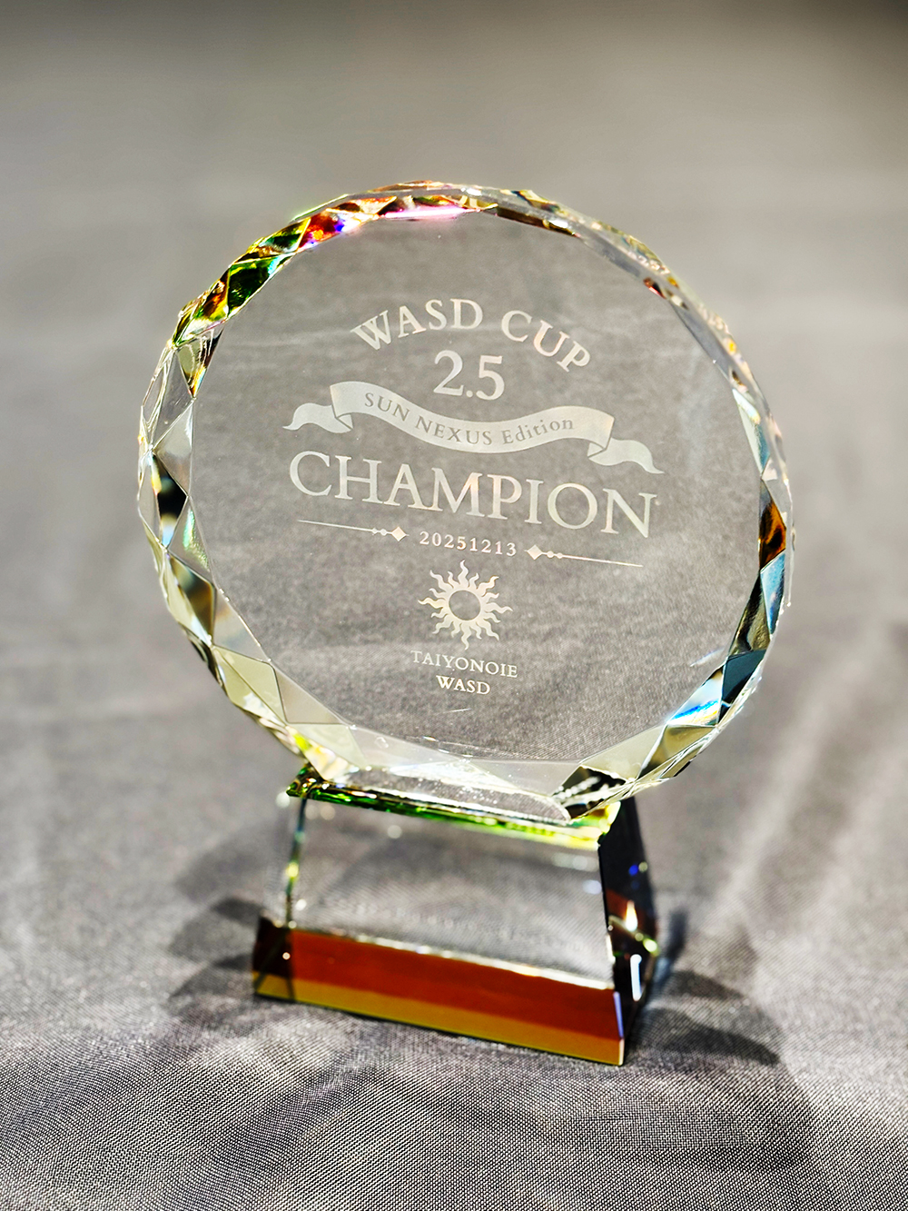 大会優勝クリスタルトロフィー